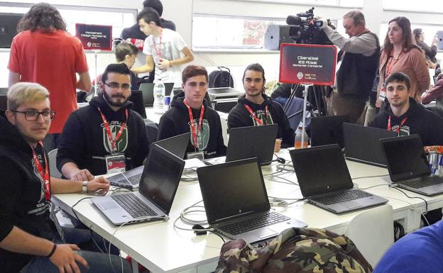 Alumnos del IES Alisal (Santander) que en 2016 participaron en el Cybercamp organizado en León