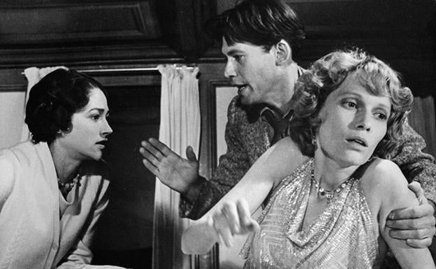 Mia Farrow, Olivia Hussey, y Jon Finch en 'Muerte en el Nilo' (1978).