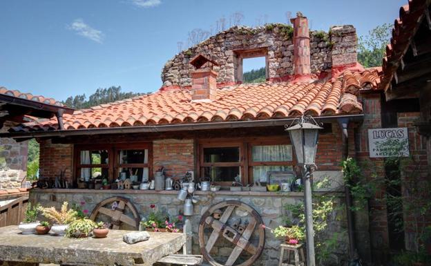 Un rincón del camping El Molino de Cabuérniga.