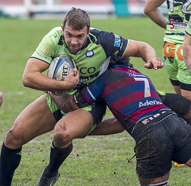 Un lance del partido entre el Bathco y el Eibar. 