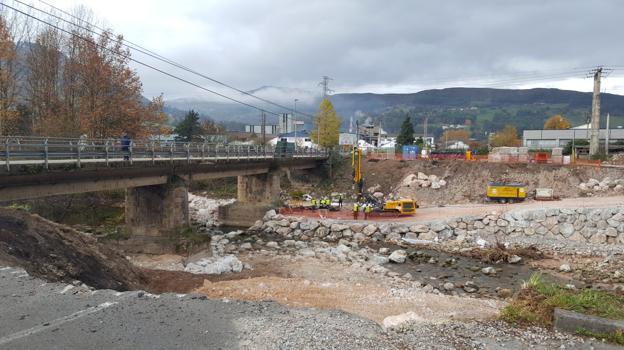 El primer paso en la ronda de circunvalación es la construcción de un nuevo puente sobre el río Besaya en Los Corrales.