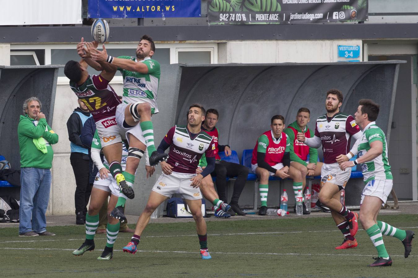 El Bathco cayó derrotado por 28-43 en casa ante el Eibar en un choque muy irregular de los santanderinos que tomaron ventaja en el marcador con el 28-10, pero ahí se acabó su bagaje anotador.