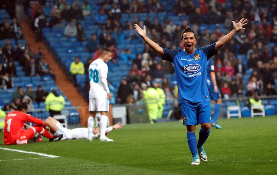 El conjunto blanco no pasó del empate en el Santiago Bernabéu ante el líder del Grupo I de la Segunda División B.