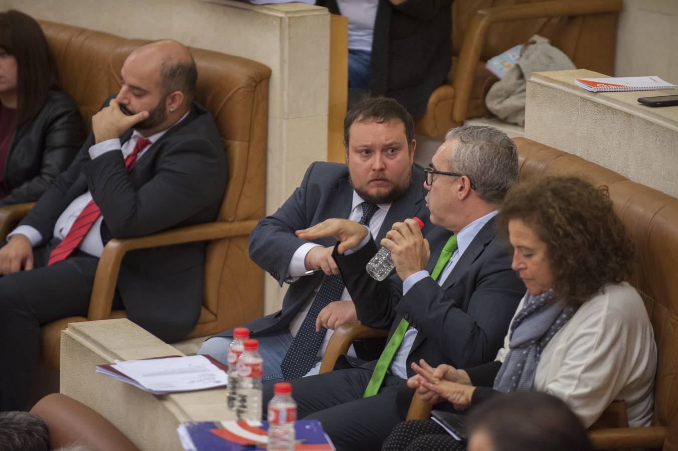 PRC y PSOE logran, con el apoyo de Juan Ramón Carrancio, sortear el primer escollo de las cuentas regionales para 2018 en un debate con el «transfuguimo» muy presente