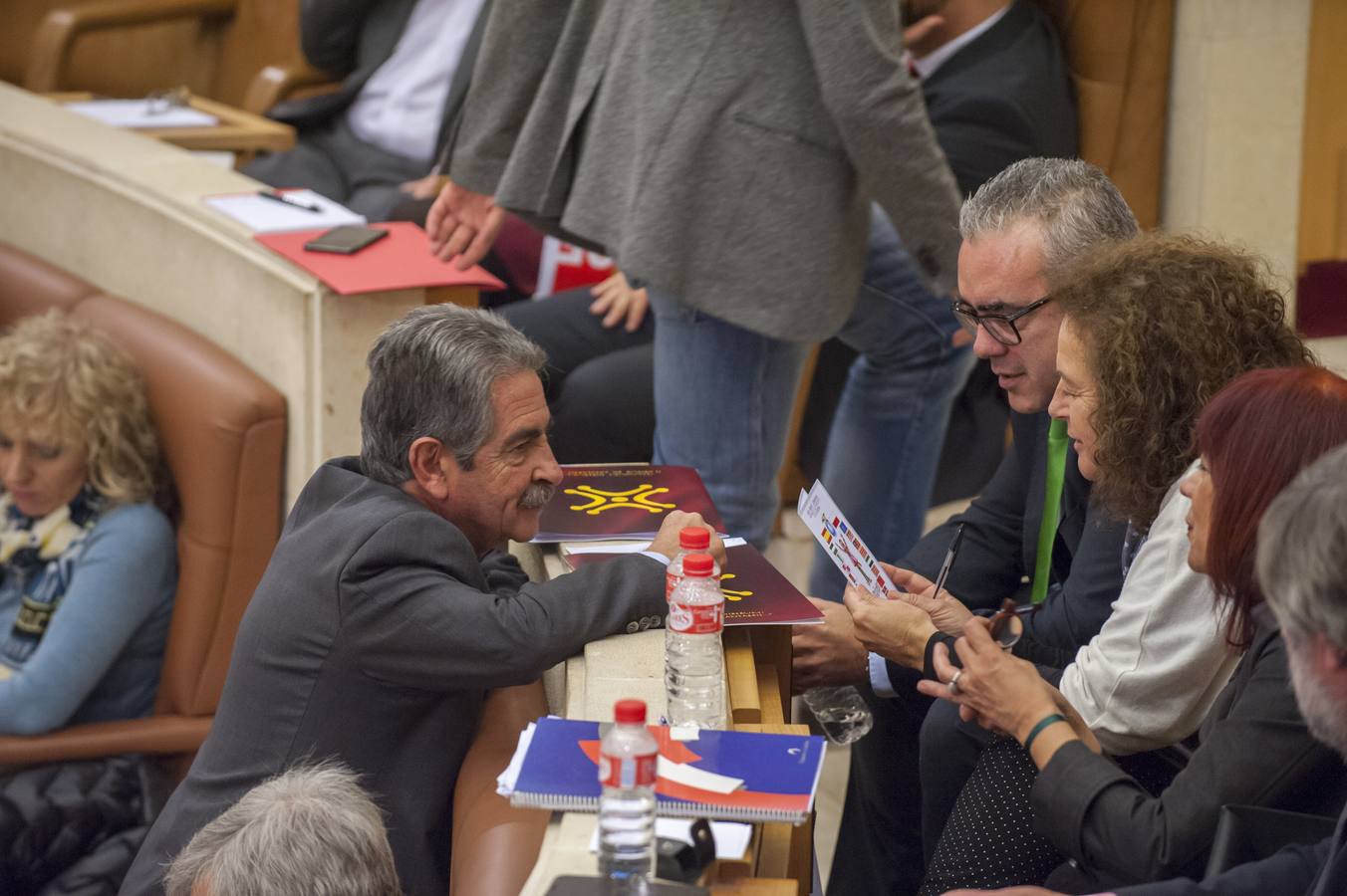 PRC y PSOE logran, con el apoyo de Juan Ramón Carrancio, sortear el primer escollo de las cuentas regionales para 2018 en un debate con el «transfuguimo» muy presente