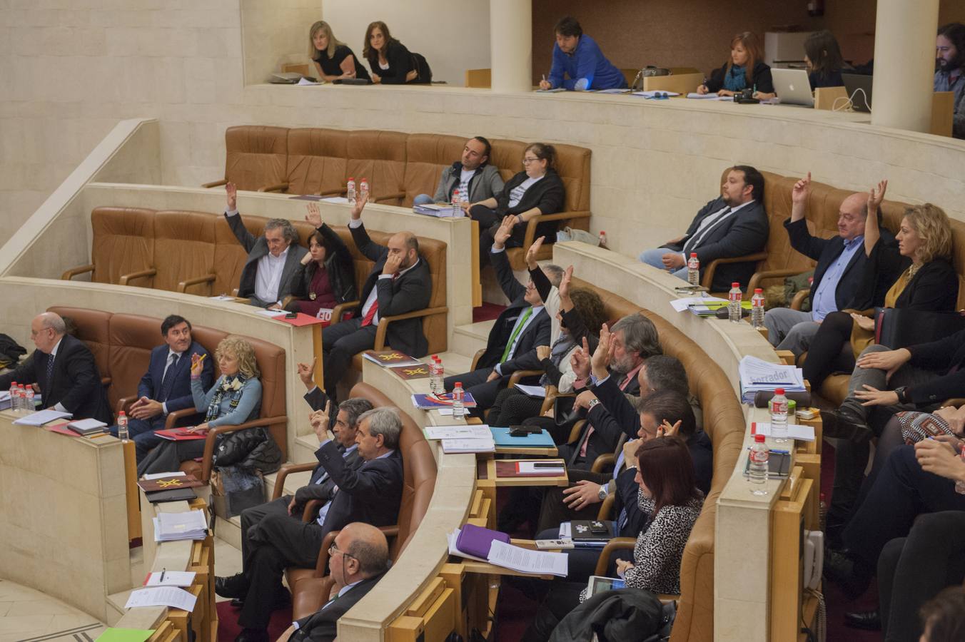 PRC y PSOE logran, con el apoyo de Juan Ramón Carrancio, sortear el primer escollo de las cuentas regionales para 2018 en un debate con el «transfuguimo» muy presente