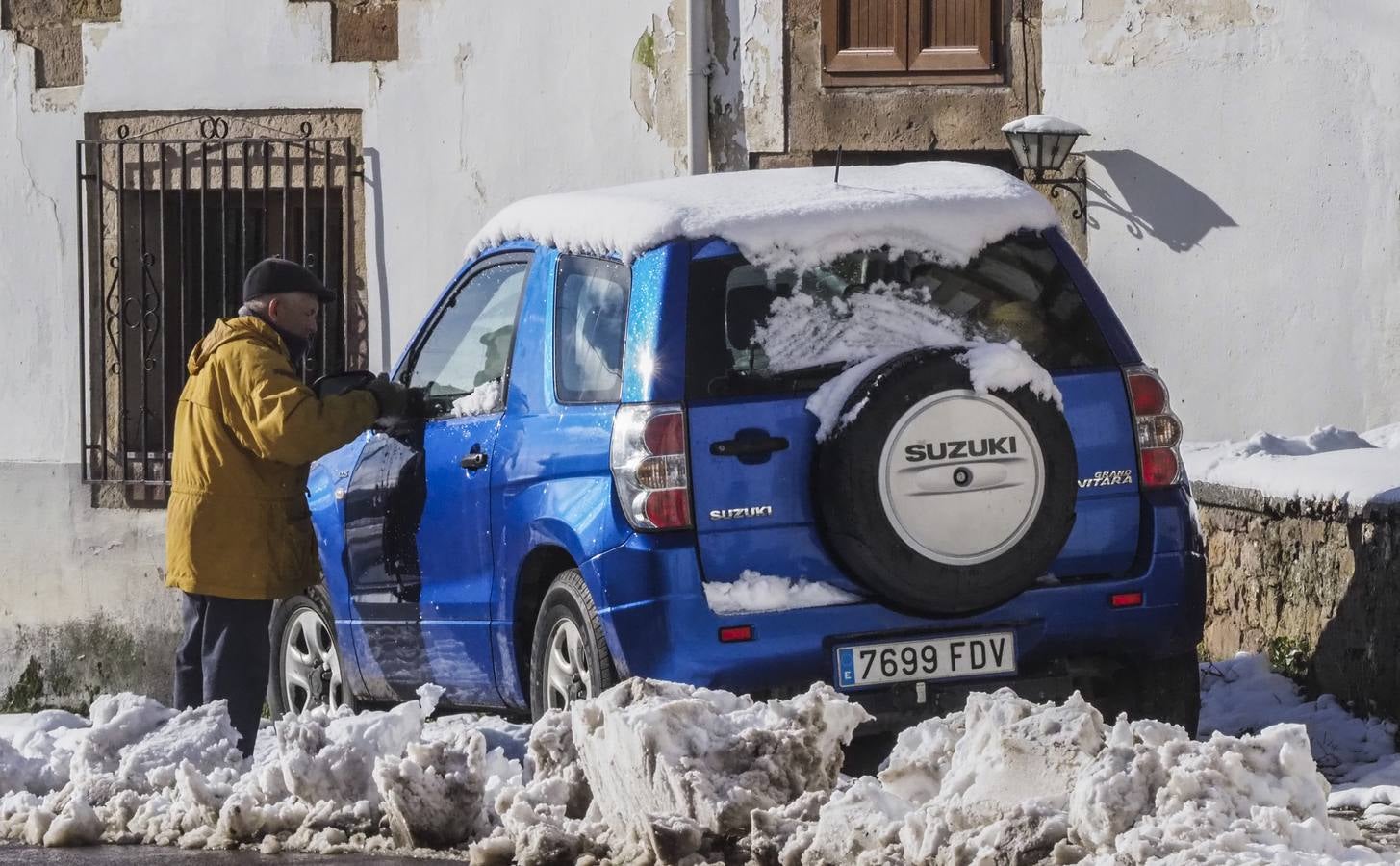 Uso obligatorio de cadenas en cuatro puertos de Cantabria, termómetros que marcan casi 5 grados bajo cero y alerta naranja por un frente polar. Es el resumen meteorológico de este jueves, 30 de noviembre, en Cantabria