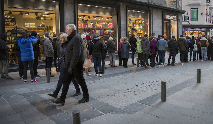 Las calles más comerciales de Madrid se preparan para ser comerciales durante los días festivos y navideños por motivos de seguridad.