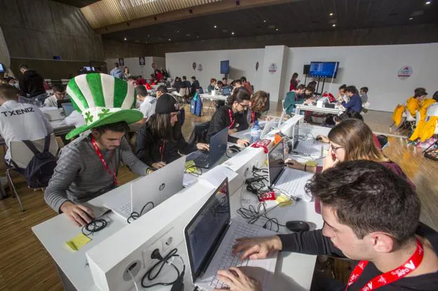 CyberOlympics es una competición de ciberseguridad en la que han participado diez equipos de jóvenes de centros educativos de toda España. 