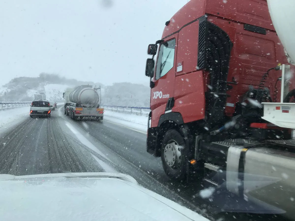 Este sábado el mal tiempo ha sido la nota predominante en las carreteras del sur de la región