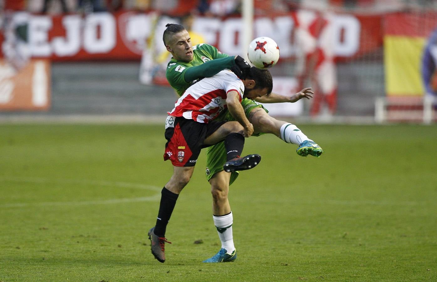 El Racing pierde en Logroño (2-1)