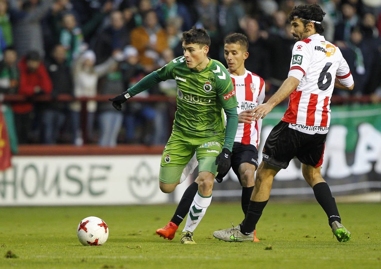 El Racing pierde en Logroño (2-1)