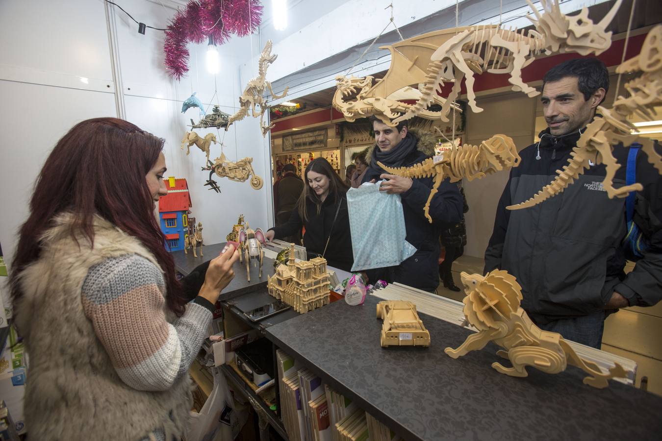 Más de 70 puestos forman parte del mercadillo navideño de Santander