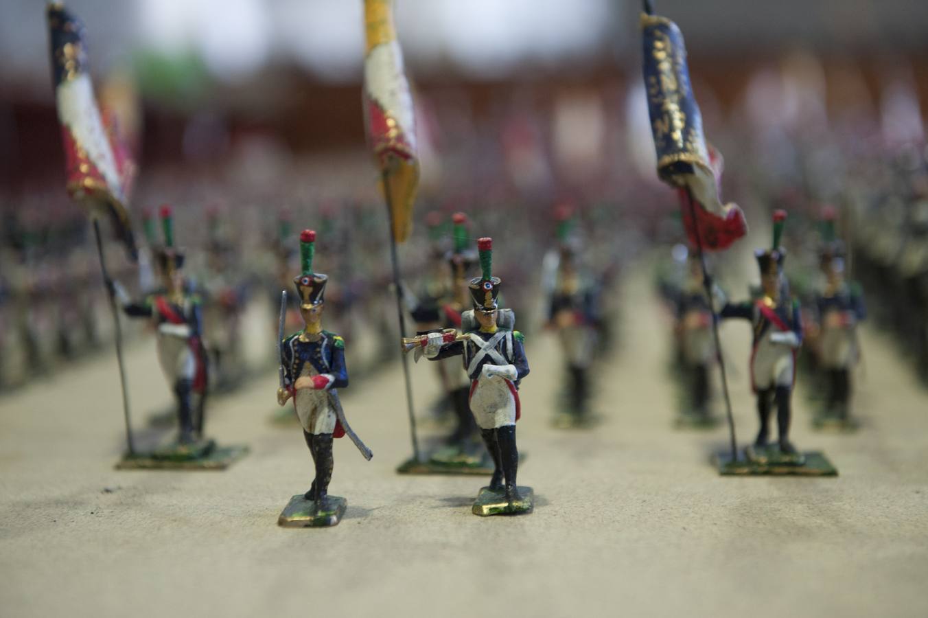 El santoñés, Miguel García Sedano, está creando más de 2000 figuras de los ejércitos de la época napelónica para una exposición en el Fuerte de San Martín 