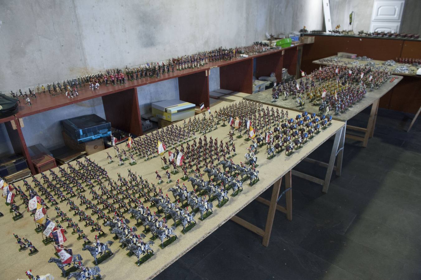 El santoñés, Miguel García Sedano, está creando más de 2000 figuras de los ejércitos de la época napelónica para una exposición en el Fuerte de San Martín 