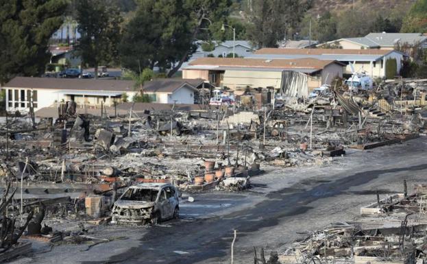 Viviendas prefabricadas destruidas por las llamas en Lilac (California).