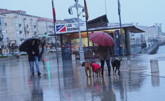 Imagen principal - ‘Ana‘ mantiene en vilo a Cantabria