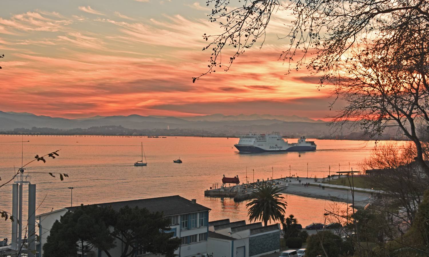 El otoño transforma la imagen de Santander y su bahía, que brillan con luz propia en esta época del año.