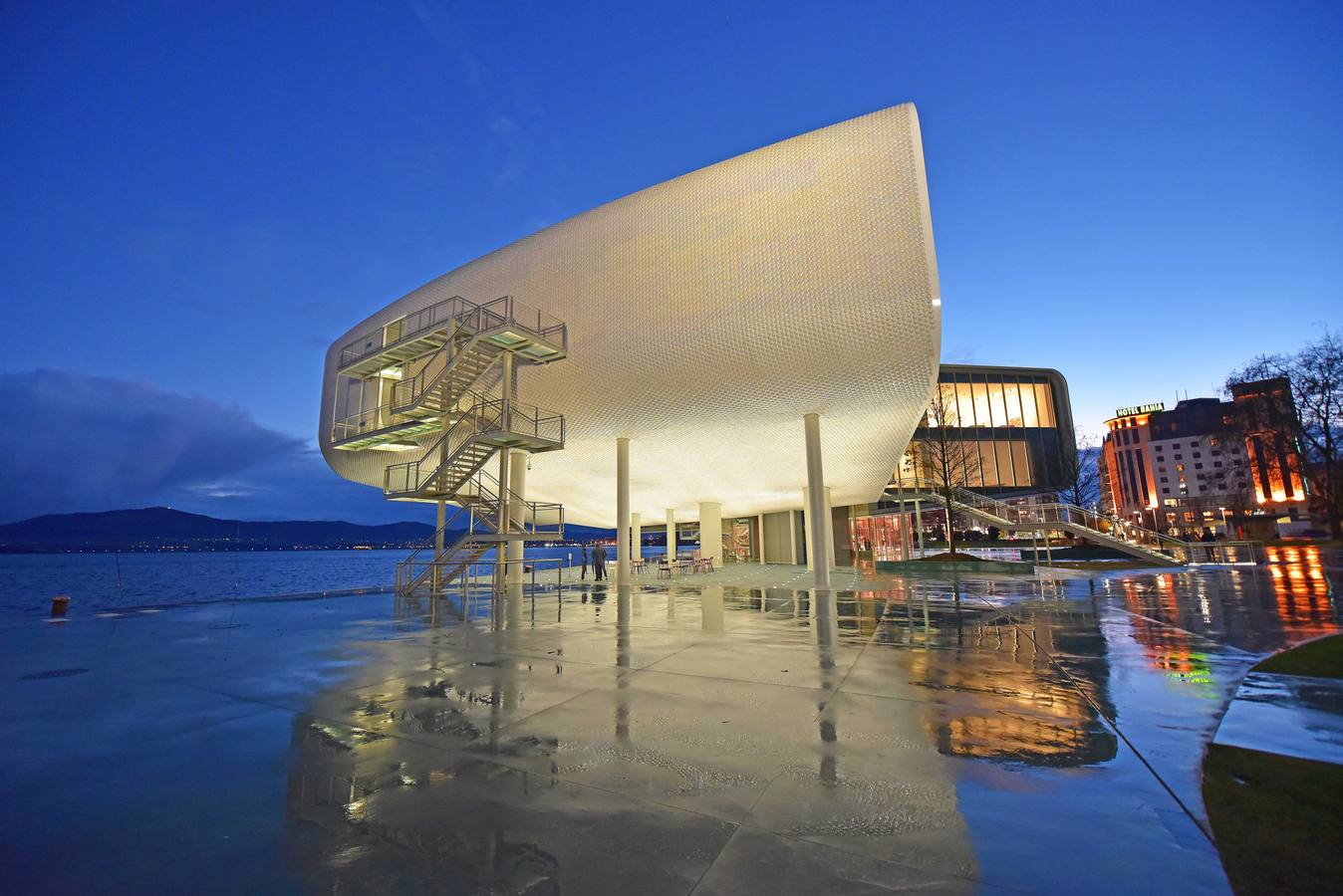 El otoño transforma la imagen de Santander y su bahía, que brillan con luz propia en esta época del año.