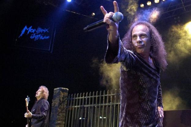 Un holograma del icónico cantante de hard rock Ronnie James Dio, fallecido en 2010, 'actuará' en Escenario Santander. 