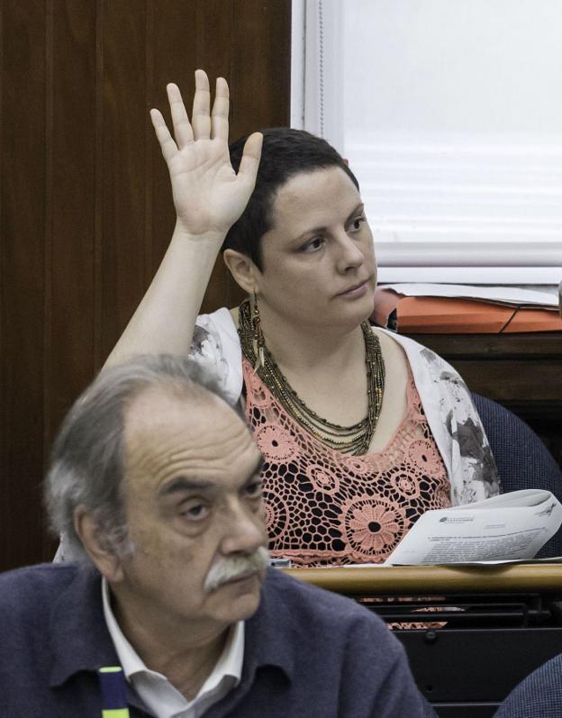 Tatiana Yáñez-Barnuevo, portavoz de Ganemos Santander, durante un pleno. 