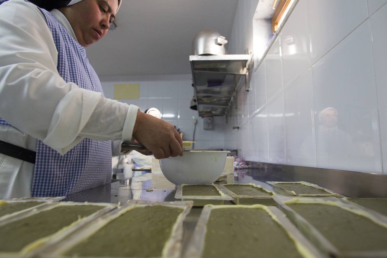 Monjas de clausura descubren los secretos de su repostería