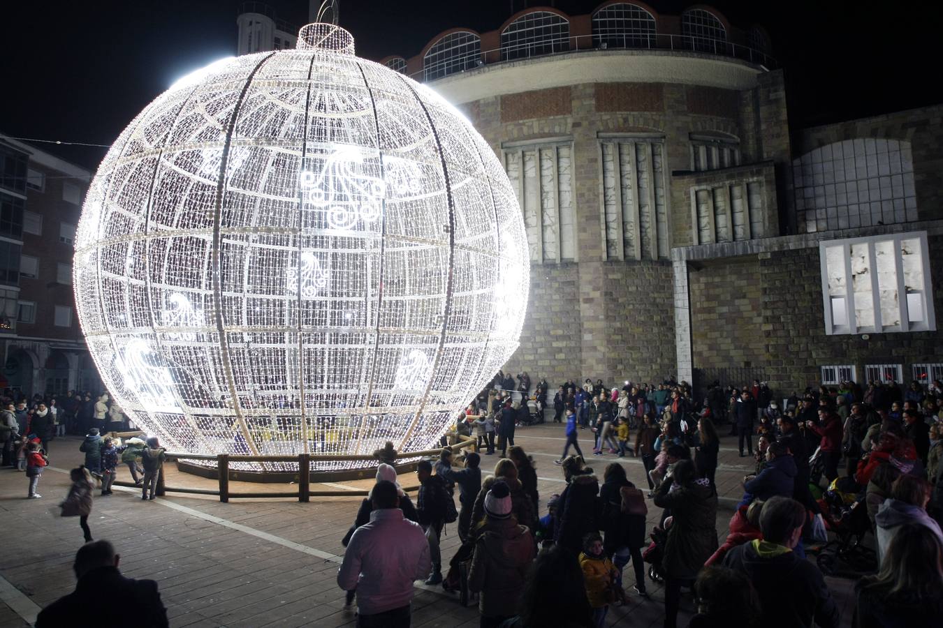 La bola da brillo a Torrelavega