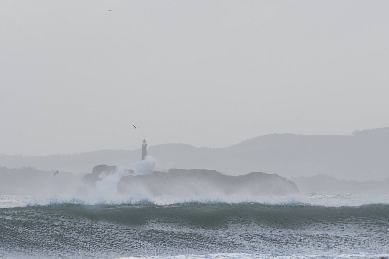 Un reguero de incidencias por el temporal de viento &#039;Bruno&#039; en Cantabria