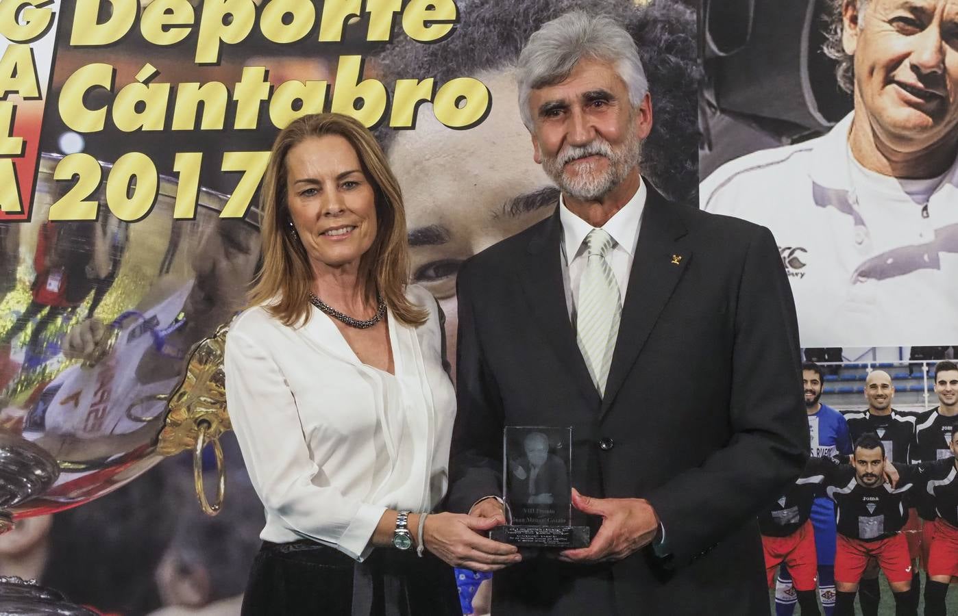 La Gala del Deporte Cántabro ha reunido, en su 24 edición, a ocho medallas de oro olímpico. En esta ocasión, el jurado formado por miembros de la Asociación de Prensa Deportiva ha elegido, entre otros, a la jugadora de baloncesto Laura Nicholls como mejor deportista internacional y al regatista Fernando Echávarri como mejor deportista nacional.