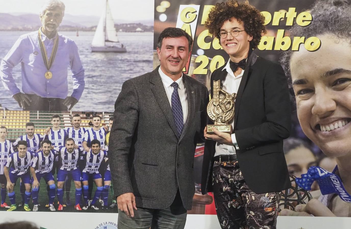 La Gala del Deporte Cántabro ha reunido, en su 24 edición, a ocho medallas de oro olímpico. En esta ocasión, el jurado formado por miembros de la Asociación de Prensa Deportiva ha elegido, entre otros, a la jugadora de baloncesto Laura Nicholls como mejor deportista internacional y al regatista Fernando Echávarri como mejor deportista nacional.