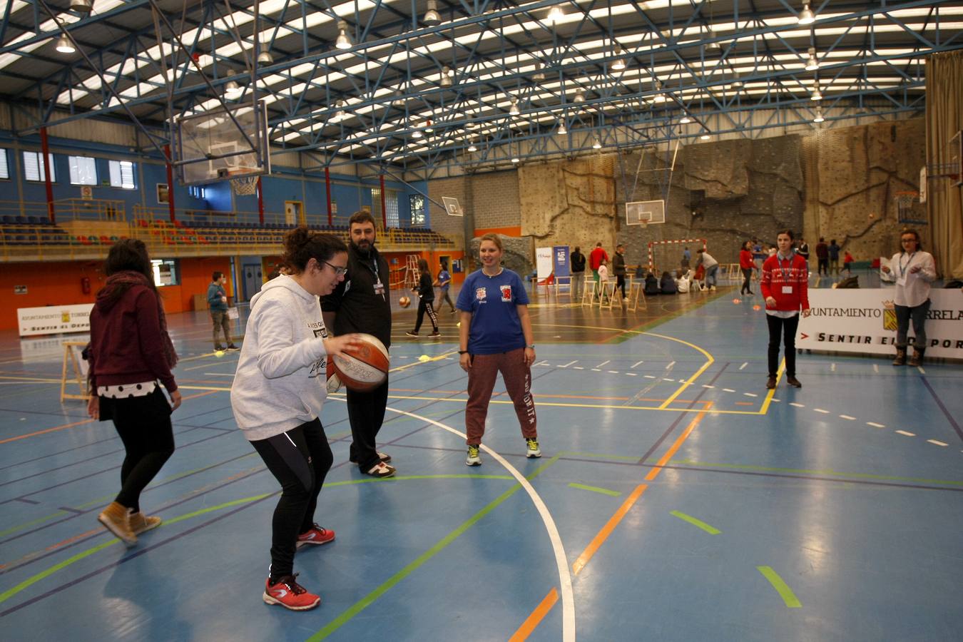 Una fiesta del baloncesto con fines solidarios, organizada por el SOAM y la Casa de los Muchachos de la Fundación Amigó en Torrelavega, con el objetivo de transformar el futuro de cientos de niños y jóvenes en situación de vulnerabilidad en la República Dominicana y Colombia.