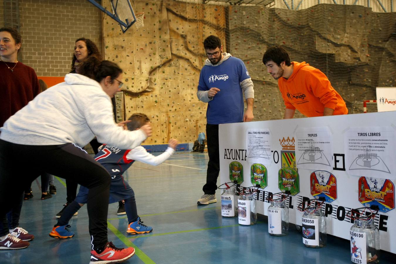 Una fiesta del baloncesto con fines solidarios, organizada por el SOAM y la Casa de los Muchachos de la Fundación Amigó en Torrelavega, con el objetivo de transformar el futuro de cientos de niños y jóvenes en situación de vulnerabilidad en la República Dominicana y Colombia.