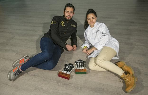 Hector Bonet, Maitre Cantabria 2017, y Elsa Olea, Chef Cantabria 2017, ganadores del concurso para jóvenes estudiantes de las escuelas de hostelería. 