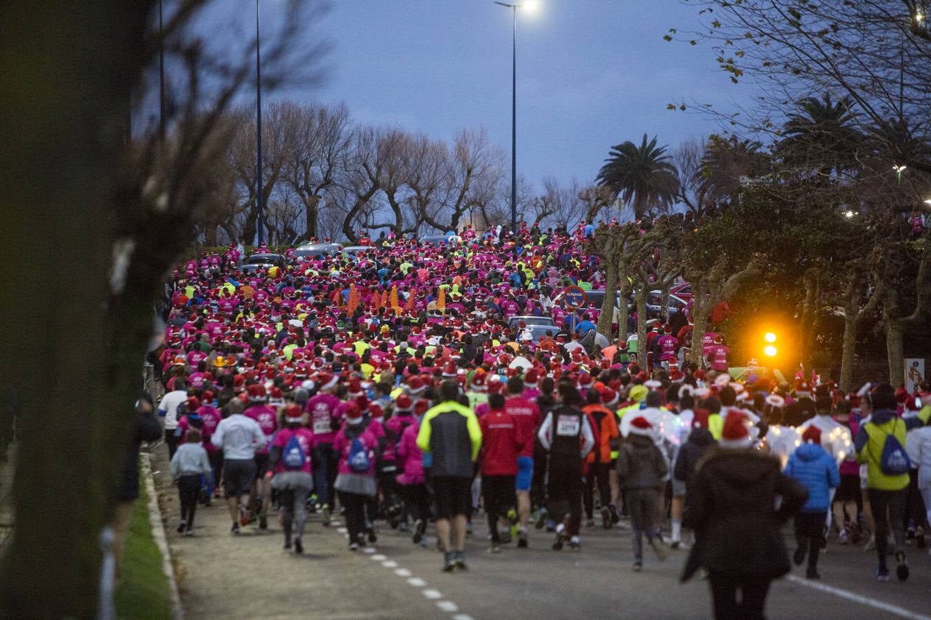 Unos 5.000 atletas se dan cita en una San Silvestre santanderina marcada por el fuerte viento. Diego Cuadrado y Aroa Laguna se imponen en una edición “dura” por las condiciones climatológicas