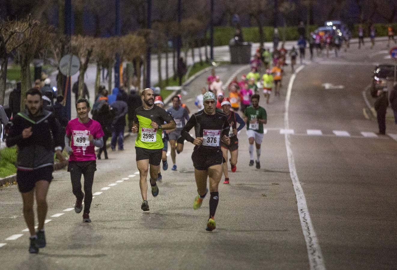 Unos 5.000 atletas se dan cita en una San Silvestre santanderina marcada por el fuerte viento. Diego Cuadrado y Aroa Laguna se imponen en una edición “dura” por las condiciones climatológicas