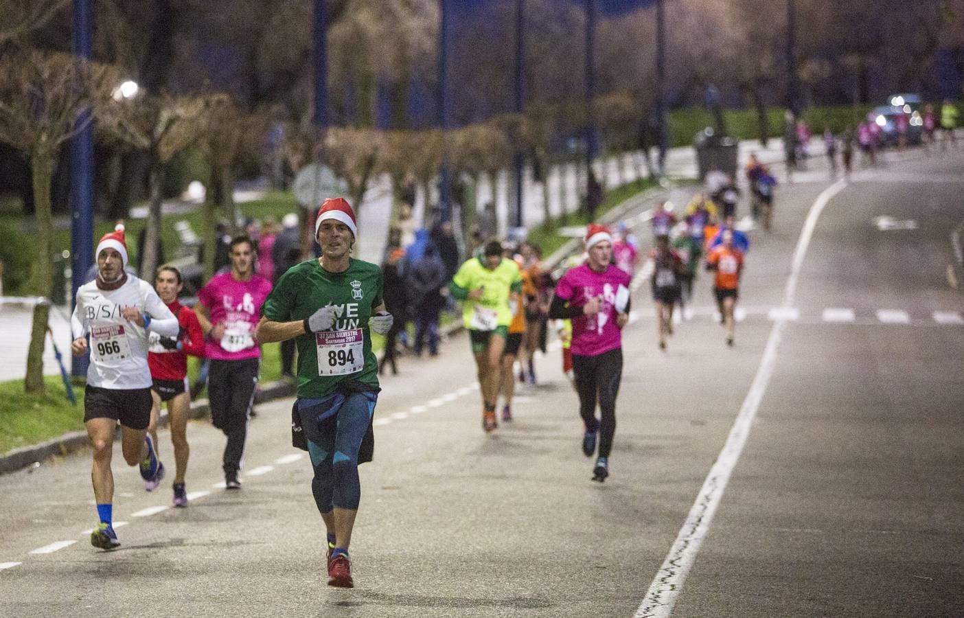 Unos 5.000 atletas se dan cita en una San Silvestre santanderina marcada por el fuerte viento. Diego Cuadrado y Aroa Laguna se imponen en una edición “dura” por las condiciones climatológicas