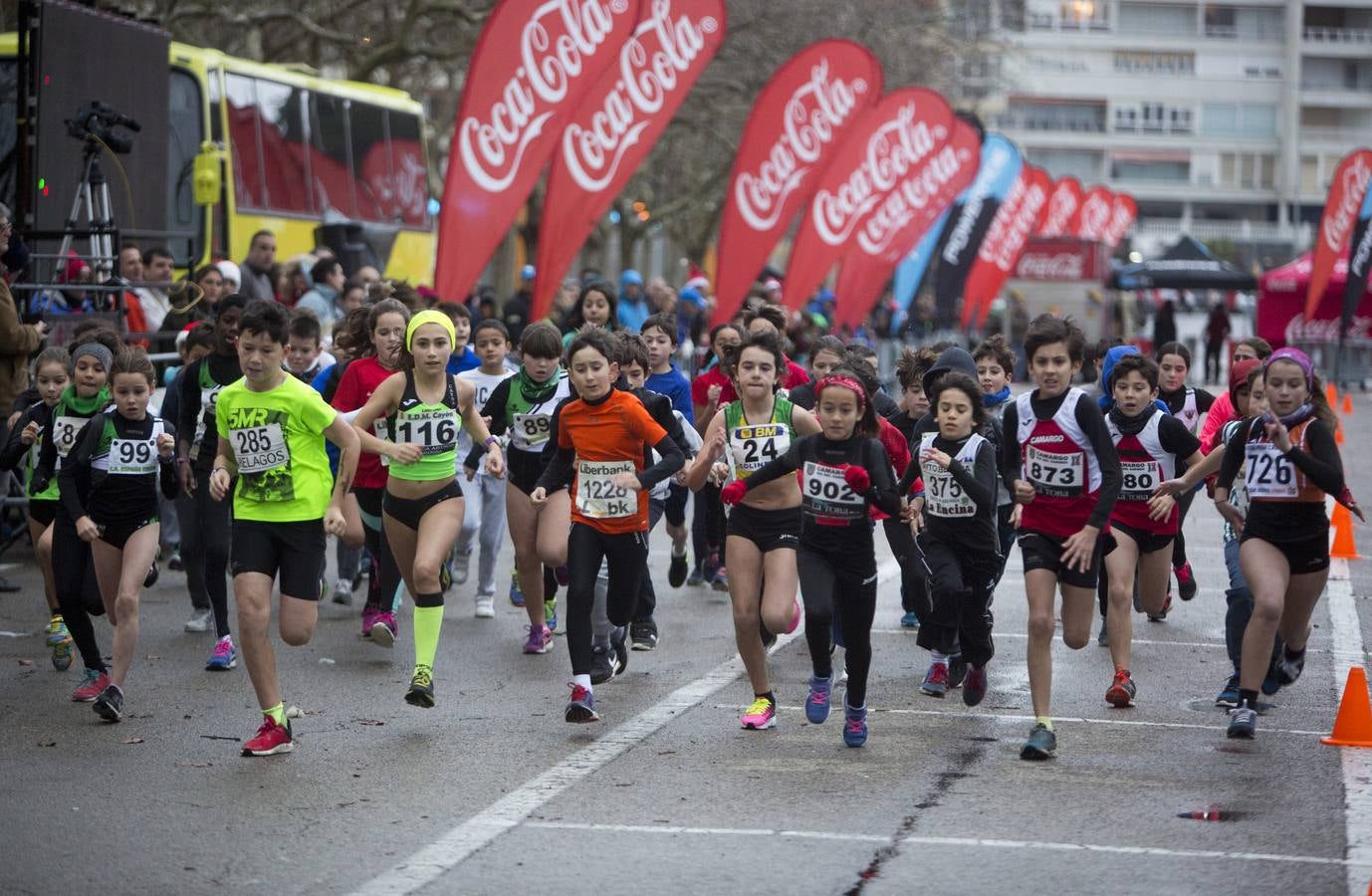 Unos 5.000 atletas se dan cita en una San Silvestre santanderina marcada por el fuerte viento. Diego Cuadrado y Aroa Laguna se imponen en una edición “dura” por las condiciones climatológicas