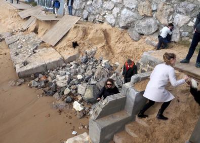 Imagen secundaria 1 - El temporal marítimo de Año Nuevo se ensaña con la playa de La Magdalena