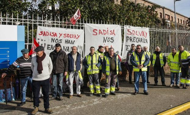 Los trabajadores de Sadisa en Solvay desconvocan la huelga tras alcanzar un acuerdo