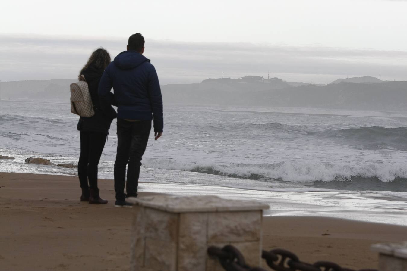 Fuertes olas en Suances