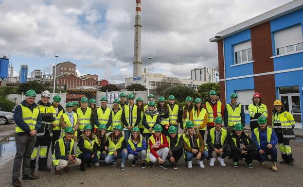 Los estudiantes del IES Besaya visitaron la fábrica del Grupo Solvay en Barreda.