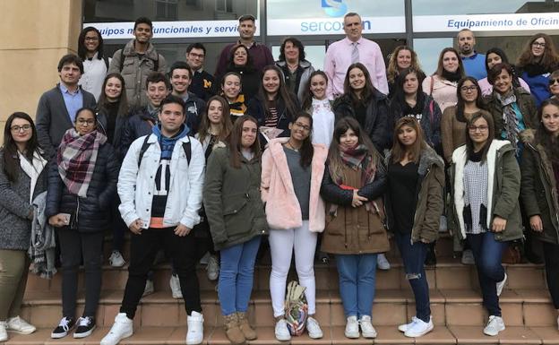 Los jóvenes conocieron las instalaciones del Grupo Sercosan en Peñacastillo.