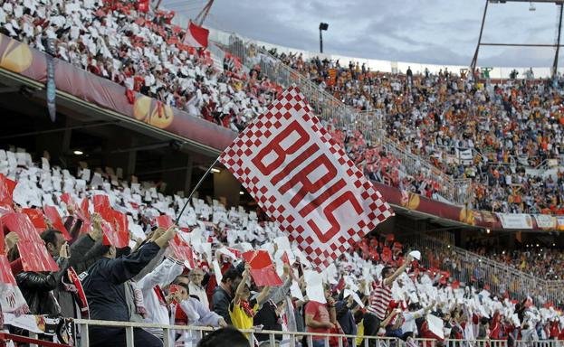 Miembros de los 'Biris', en las gradas del Sánchez Pizjuán. 