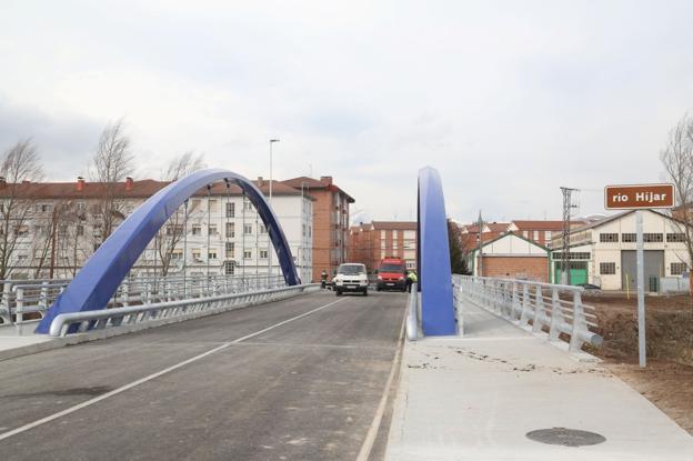 El nuevo puente sobre el Híjar, que conecta el centro de la ciudad con el Polígono Industrial, cumple este mes su primer aniversario. 