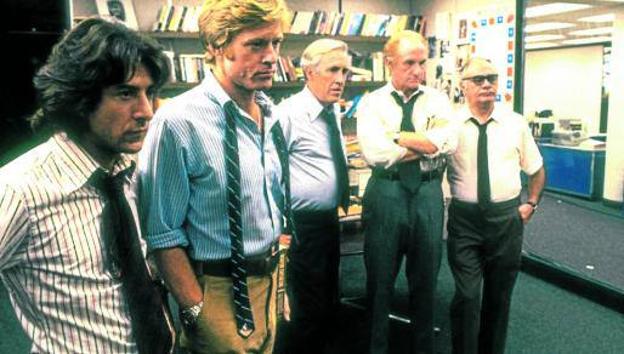 'Todos los hombres del presidente' (1976). Relato de la investigación de dos reporteros de 'The Washington Post' (en la ficción, Dustin Hoffman y Robert Redford) que obligaron a dimitir al presidente Nixon por sus escuchas ilegales en el 'Watergate'. 