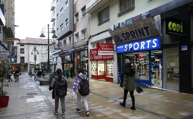 Una oleada de robos mantiene en jaque a los comercios de la calle Conde Torreanaz de Torrelavega 