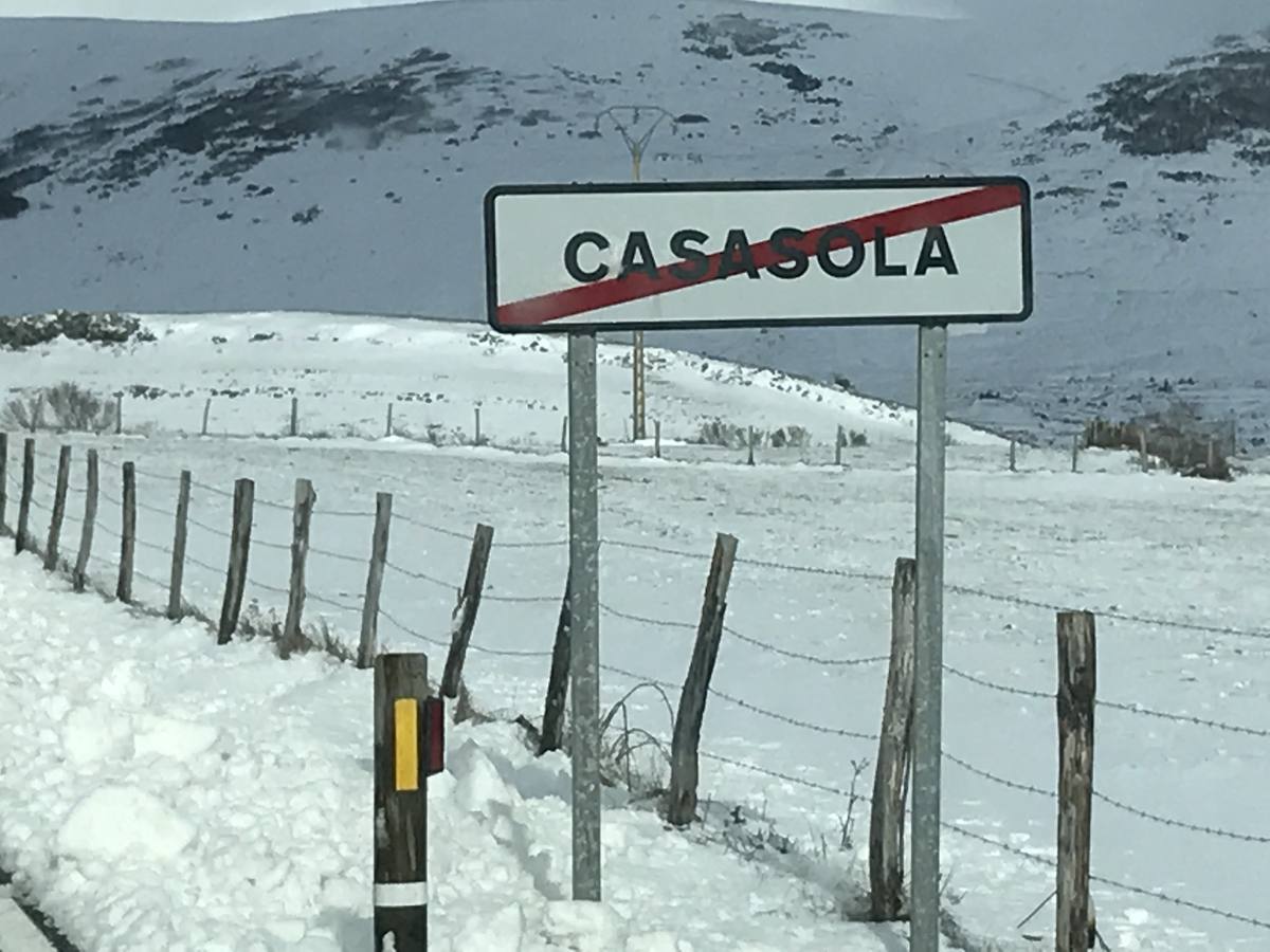 El frío y los temporales matizan de blanco los paisajes del interior de la región.