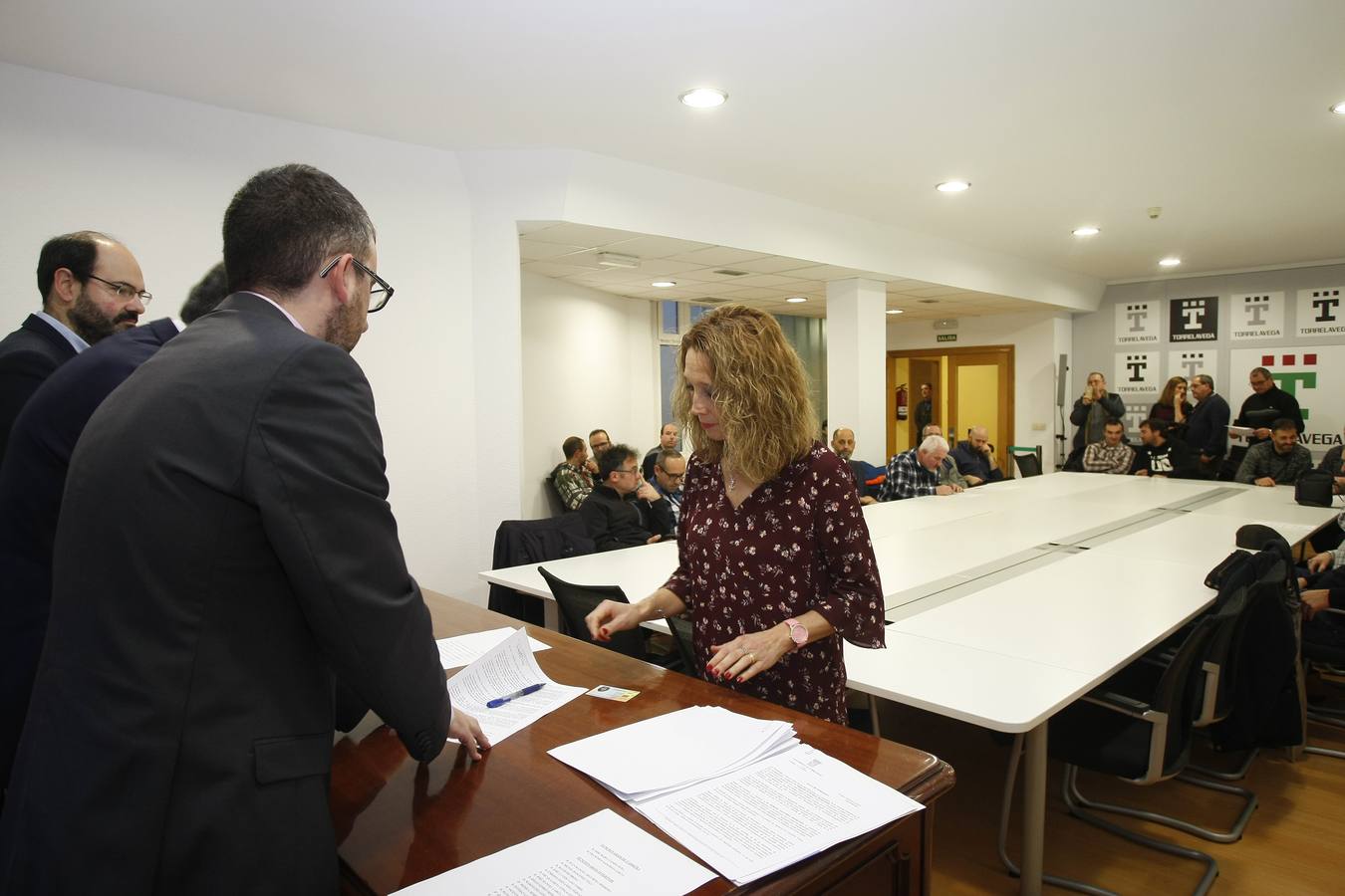 Los 24 nuevos barrenderos de Torrelavega comienzan a trabajar