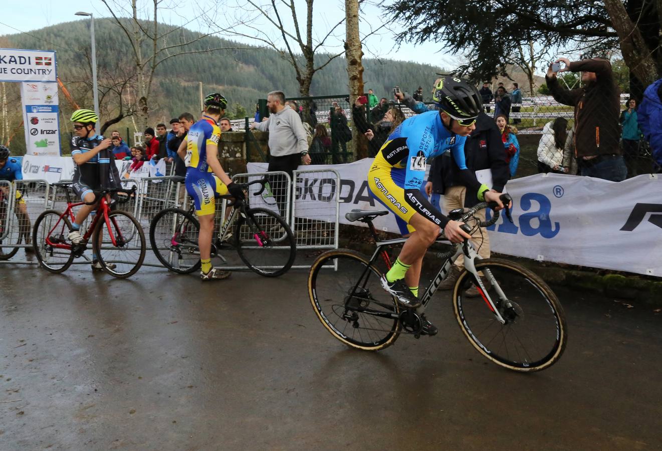 La selección cántabra se ha hecho con la medalla de oro en la prueba de relevos del Campeonato de España de Ciclocross, que se celebra desde el viernes hasta el domingo en la localidad gupuzcoana de Legazpia.