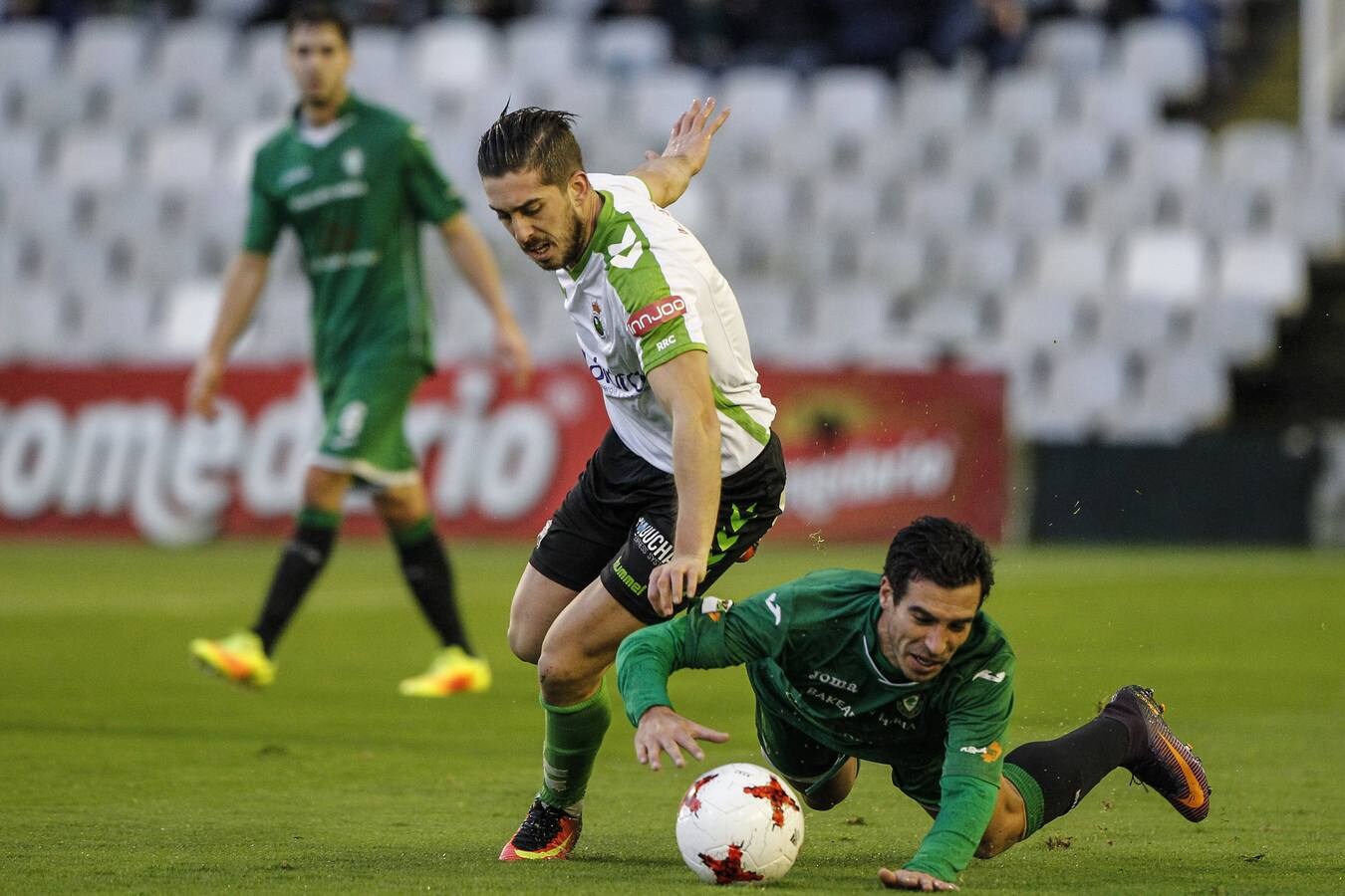 El Racing acaba ganando por la mínima un partido en el que tuvo muchas ocasiones. El Sardinero parece anestesiado y ni silba ni aplaude al finalizar